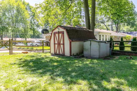 7559 Apache, Temperance, MI 48182 photo 43