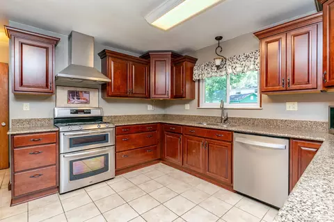 7559 Apache, Temperance, MI 48182 photo 11