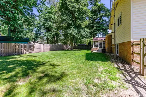 7559 Apache, Temperance, MI 48182 photo 41