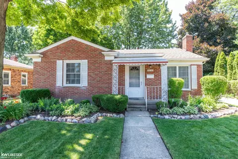 28101 Pinehurst, Roseville, MI 48066