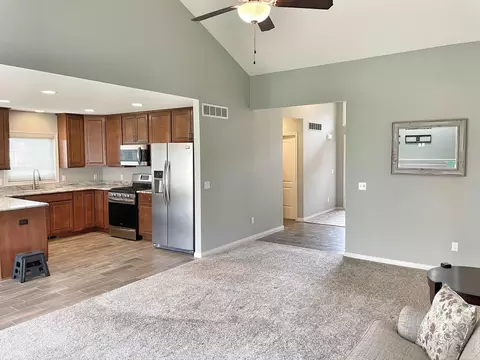 Living - 20852 Belclare, Macomb, MI 48044 photo 4 of 5