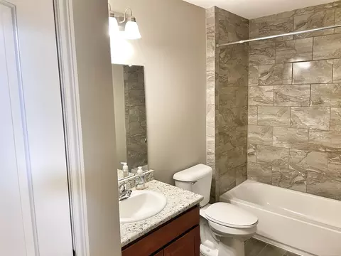 Bath - 20852 Belclare, Macomb, MI 48044 photo 1 of 4