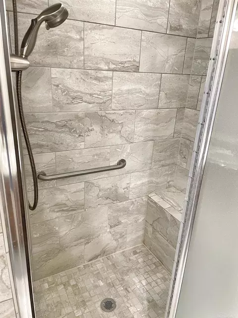 Bath - 20852 Belclare, Macomb, MI 48044 photo 3 of 4
