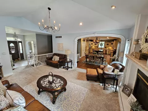Living - 605 Scofield, Davison, MI 48423 photo 2 of 3