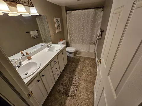 Bath - 605 Scofield, Davison, MI 48423 photo 4 of 4