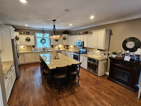 Kitchen - 605 Scofield, Davison, MI 48423 photo 2 of 2