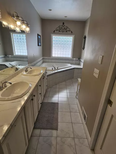 Bath - 605 Scofield, Davison, MI 48423 photo 2 of 4