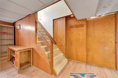 Entry Way - 951 Hampton, Grosse Pointe Woods, MI 48236 photo 9 of 10