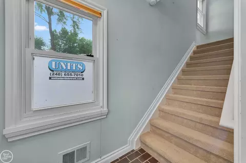 Entry Way - 951 Hampton, Grosse Pointe Woods, MI 48236 photo 8 of 10