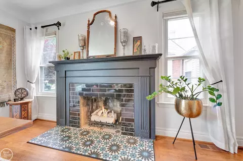 Living - 951 Hampton, Grosse Pointe Woods, MI 48236 photo 2 of 5