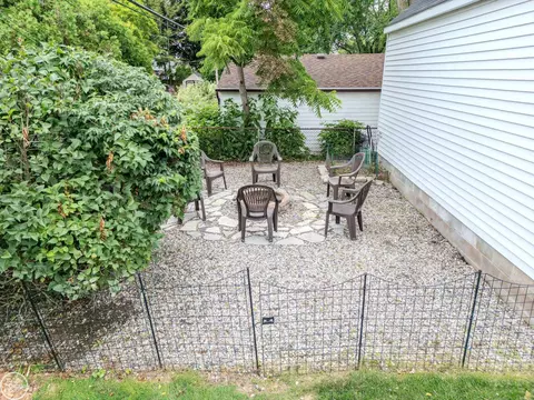 Exterior - 951 Hampton, Grosse Pointe Woods, MI 48236 photo 8 of 15