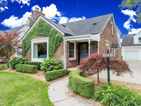 Exterior - 951 Hampton, Grosse Pointe Woods, MI 48236 photo 5 of 15