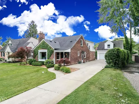 Exterior - 951 Hampton, Grosse Pointe Woods, MI 48236 photo 3 of 15