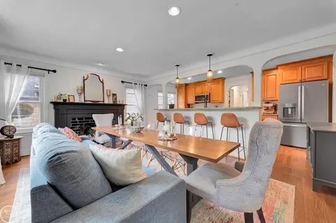Dining - 951 Hampton, Grosse Pointe Woods, MI 48236 photo 3 of 3