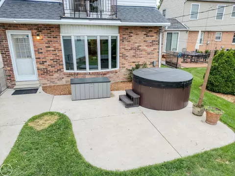 Exterior - 951 Hampton, Grosse Pointe Woods, MI 48236 photo 10 of 15