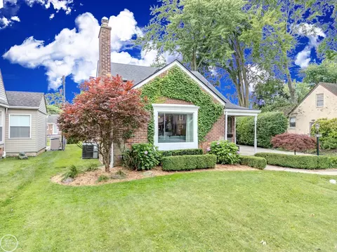 Exterior - 951 Hampton, Grosse Pointe Woods, MI 48236 photo 4 of 15