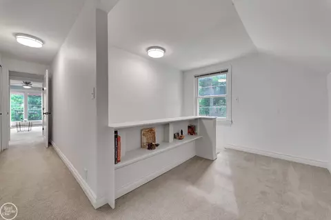 Entry Way - 951 Hampton, Grosse Pointe Woods, MI 48236 photo 5 of 10