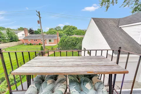 Exterior - 951 Hampton, Grosse Pointe Woods, MI 48236 photo 13 of 15