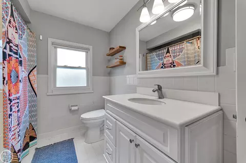 Bath - 951 Hampton, Grosse Pointe Woods, MI 48236 photo 5 of 6