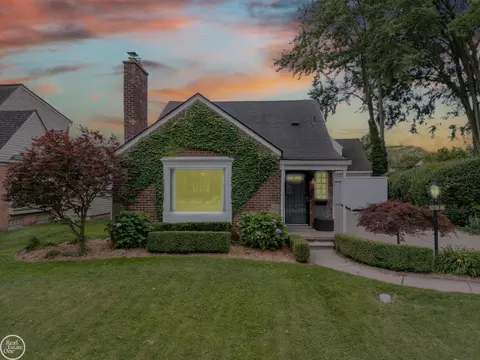 Exterior - 951 Hampton, Grosse Pointe Woods, MI 48236 photo 2 of 15