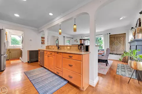 Kitchen - 951 Hampton, Grosse Pointe Woods, MI 48236 photo 3 of 4