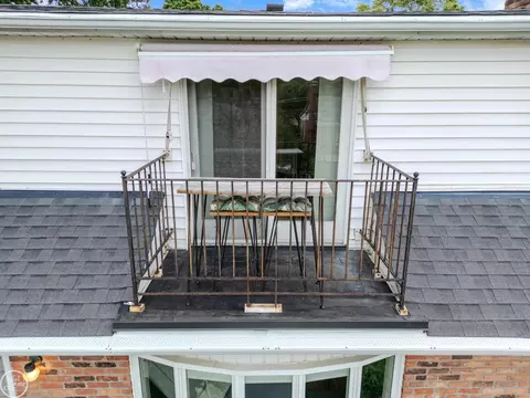 Exterior - 951 Hampton, Grosse Pointe Woods, MI 48236 photo 12 of 15