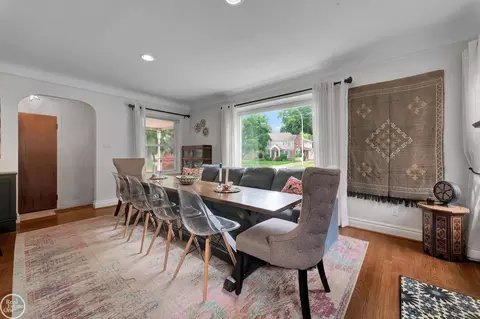 Dining - 951 Hampton, Grosse Pointe Woods, MI 48236 photo 2 of 3