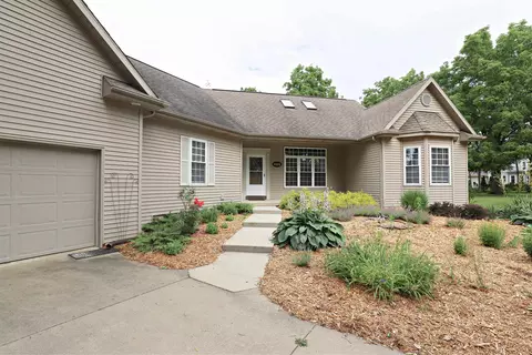 Exterior - 485 Hut W, Flushing, MI 48433 photo 3 of 10
