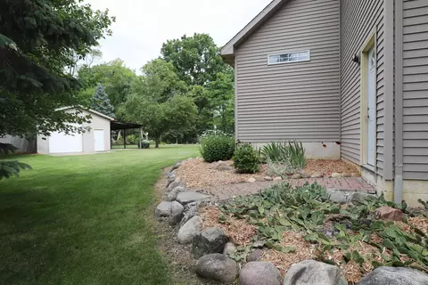 Exterior - 485 Hut W, Flushing, MI 48433 photo 5 of 10
