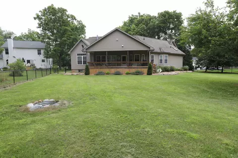Exterior - 485 Hut W, Flushing, MI 48433 photo 9 of 10