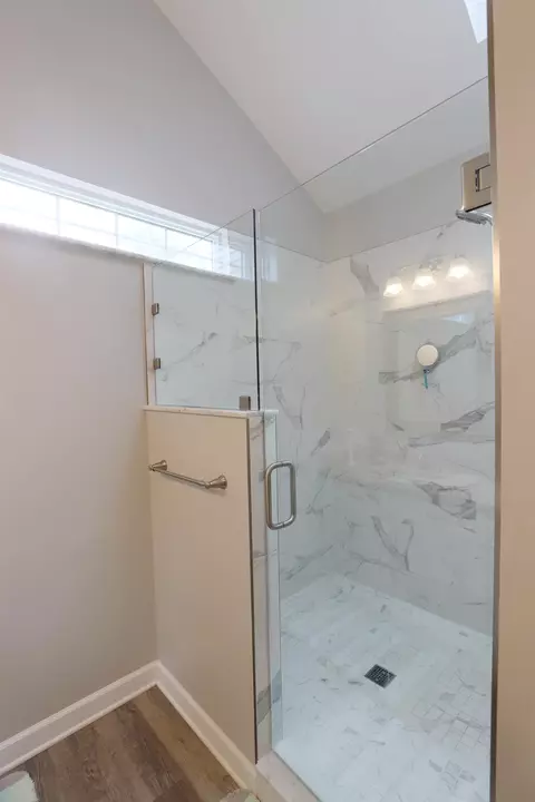 Bath - 485 Hut W, Flushing, MI 48433 photo 2 of 4