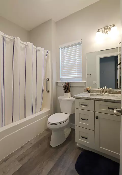 Bath - 485 Hut W, Flushing, MI 48433 photo 3 of 4