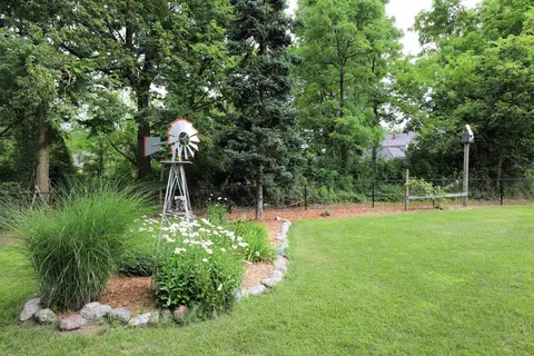 Exterior - 485 Hut W, Flushing, MI 48433 photo 7 of 10
