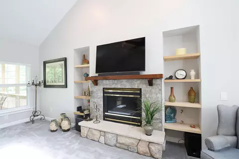 Living - 485 Hut W, Flushing, MI 48433 photo 6 of 6