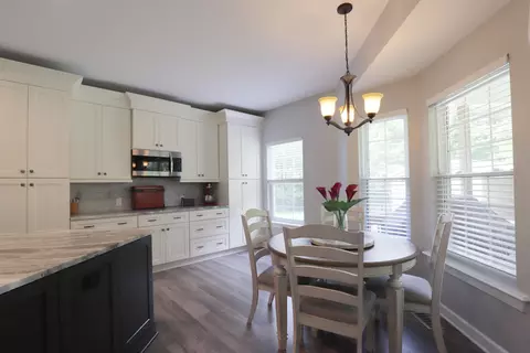 Kitchen - 485 Hut W, Flushing, MI 48433 photo 2 of 8
