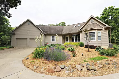 Exterior - 485 Hut W, Flushing, MI 48433 photo 2 of 10
