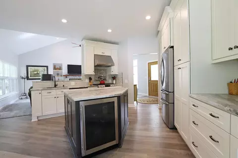 Kitchen - 485 Hut W, Flushing, MI 48433 photo 3 of 8