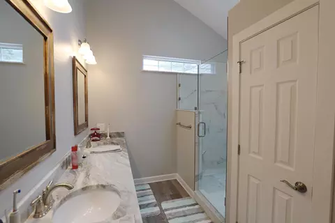 Bath - 485 Hut W, Flushing, MI 48433 photo 1 of 4