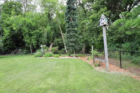 Exterior - 485 Hut W, Flushing, MI 48433 photo 6 of 10