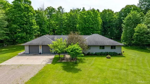 N12536 Sawyer Lake, Channing, MI 49815