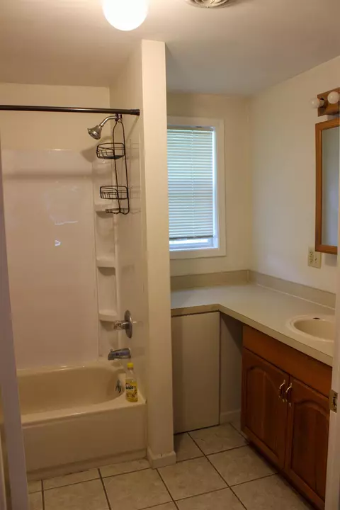 Bath - 321 Floyd, Farwell, MI 48622 photo 1 of 2