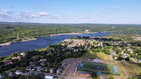 1022 Summit, Hancock, MI 49930 photo 2