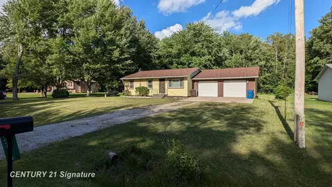2740 N Garfield, Pinconning, MI 48650