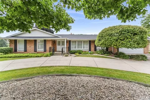 5466 Coral Rdg, Grand Blanc, MI 48439