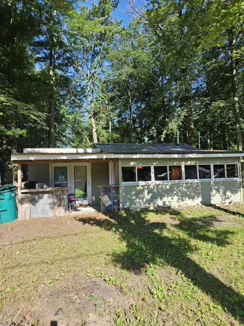 4863 Maplewood, Harrison, MI 48625