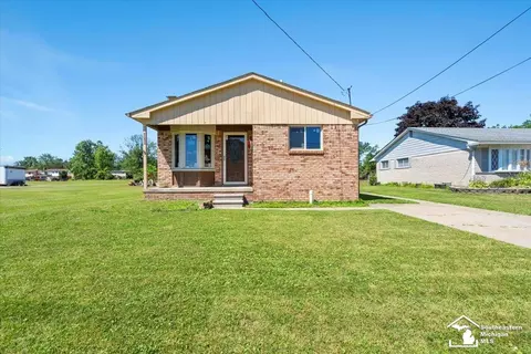 29752 Young, Rockwood, MI 48173