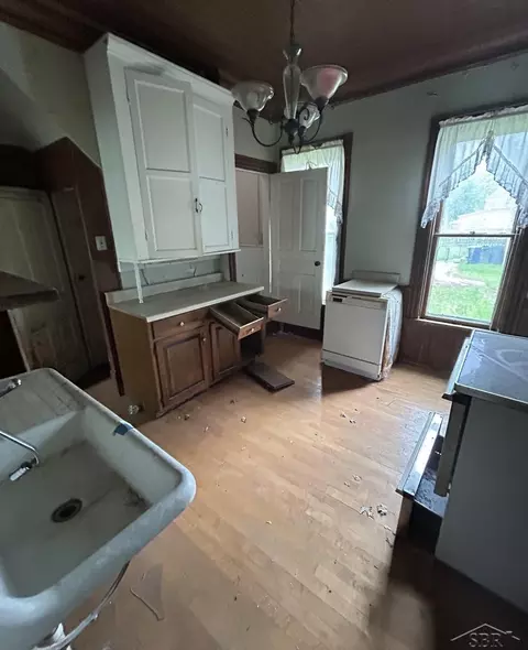 2000 6th, Bay City, MI 48708 photo 3
