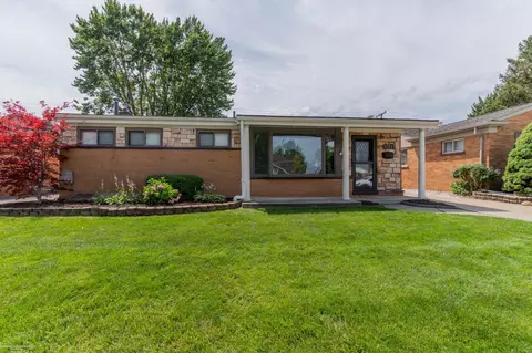 31819 Courtland, Saint Clair Shores, MI 48082