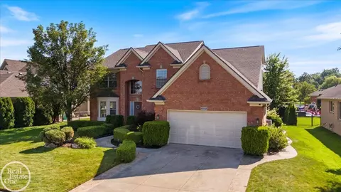 48548 Pin Oak, Macomb, MI 48044 photo 2