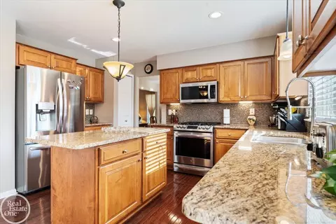 48548 Pin Oak, Macomb, MI 48044 photo 11